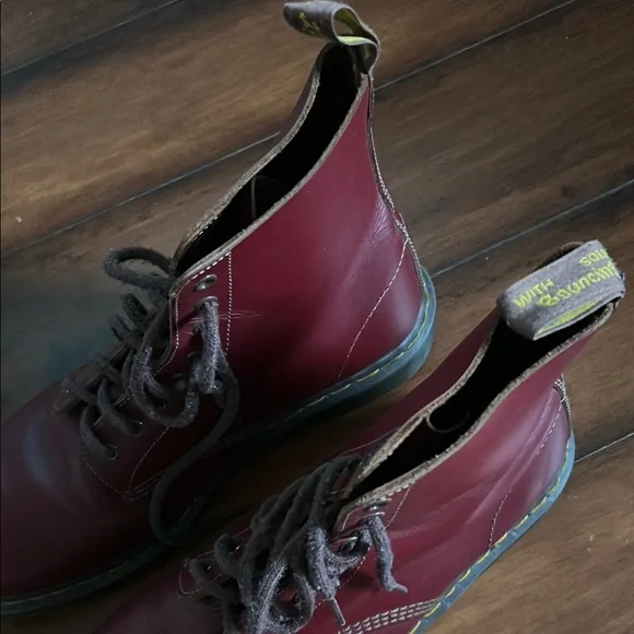 Dr. Martens Men's Burgundy Boots - Picture 9 of 11